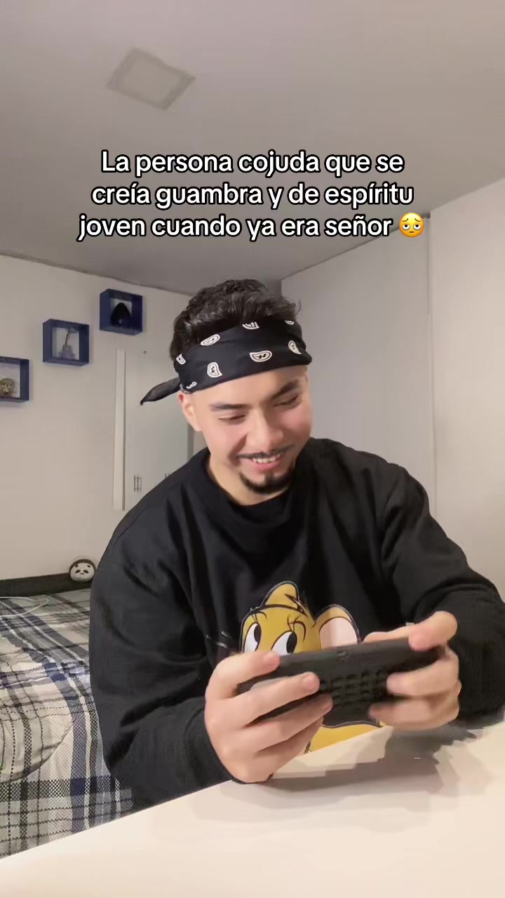 @J o n n y 🫐