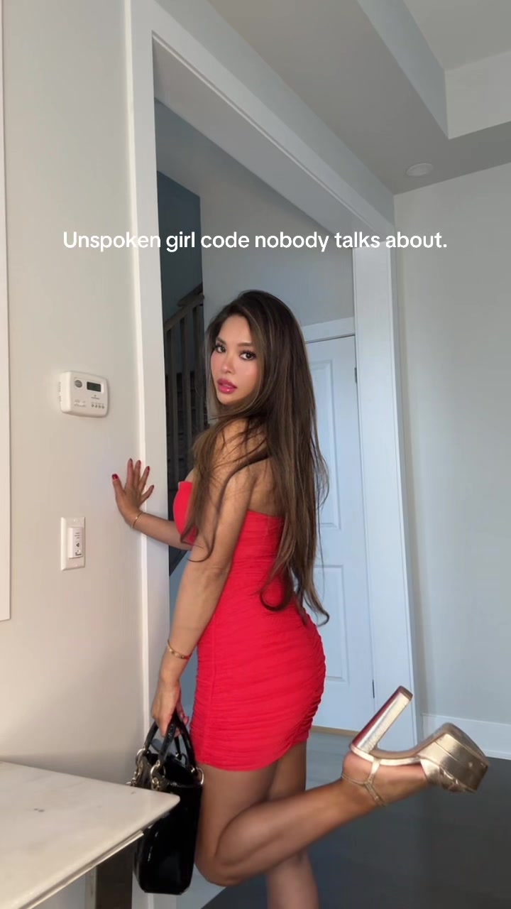 @theceliejames