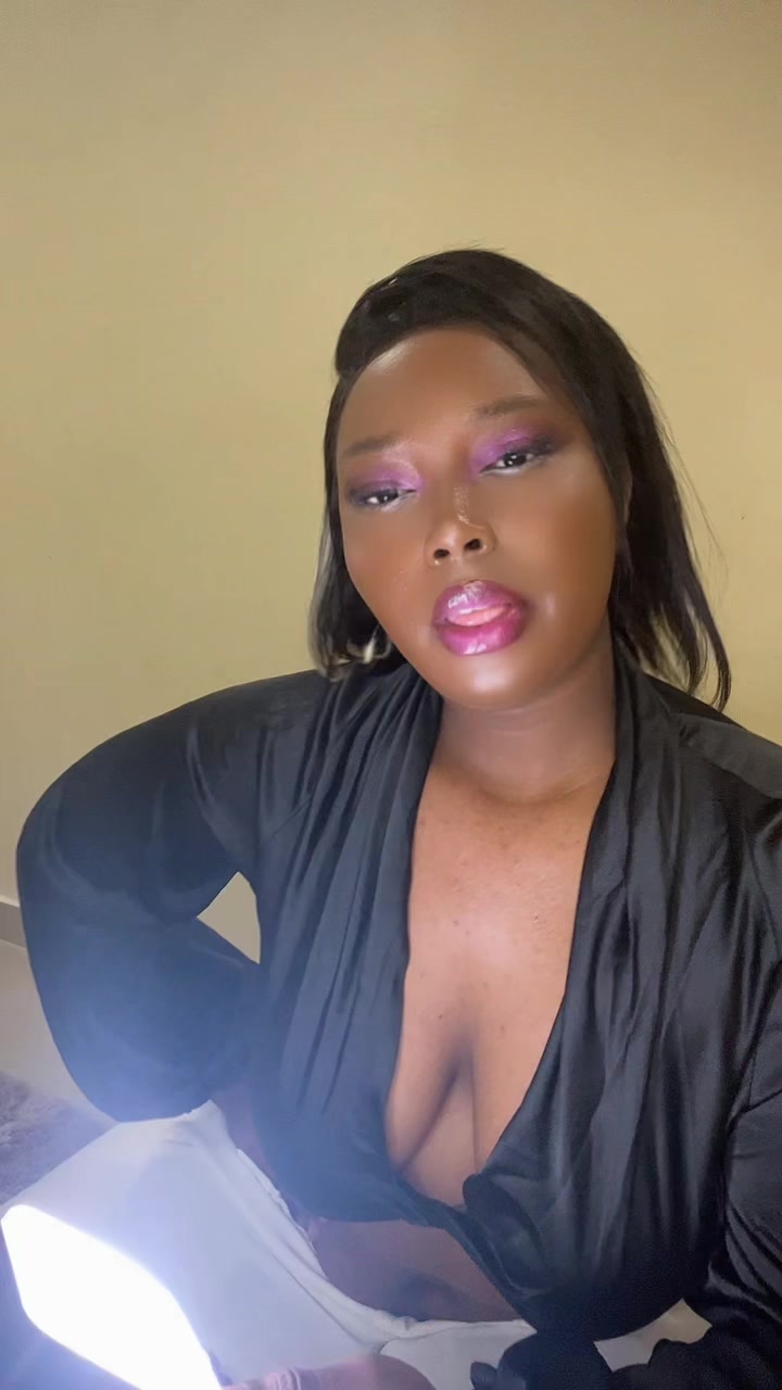 @Hot🥵 Queen👸🏾