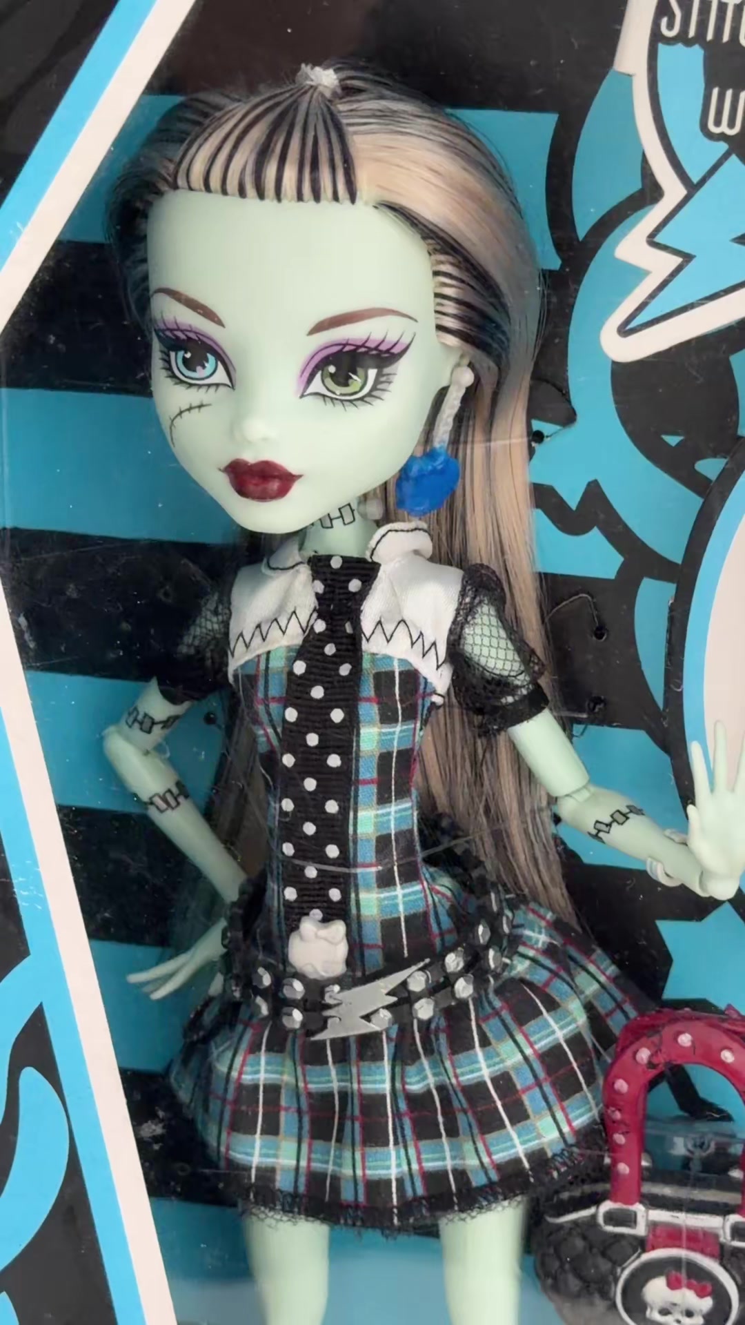 @be unique be a monster💗