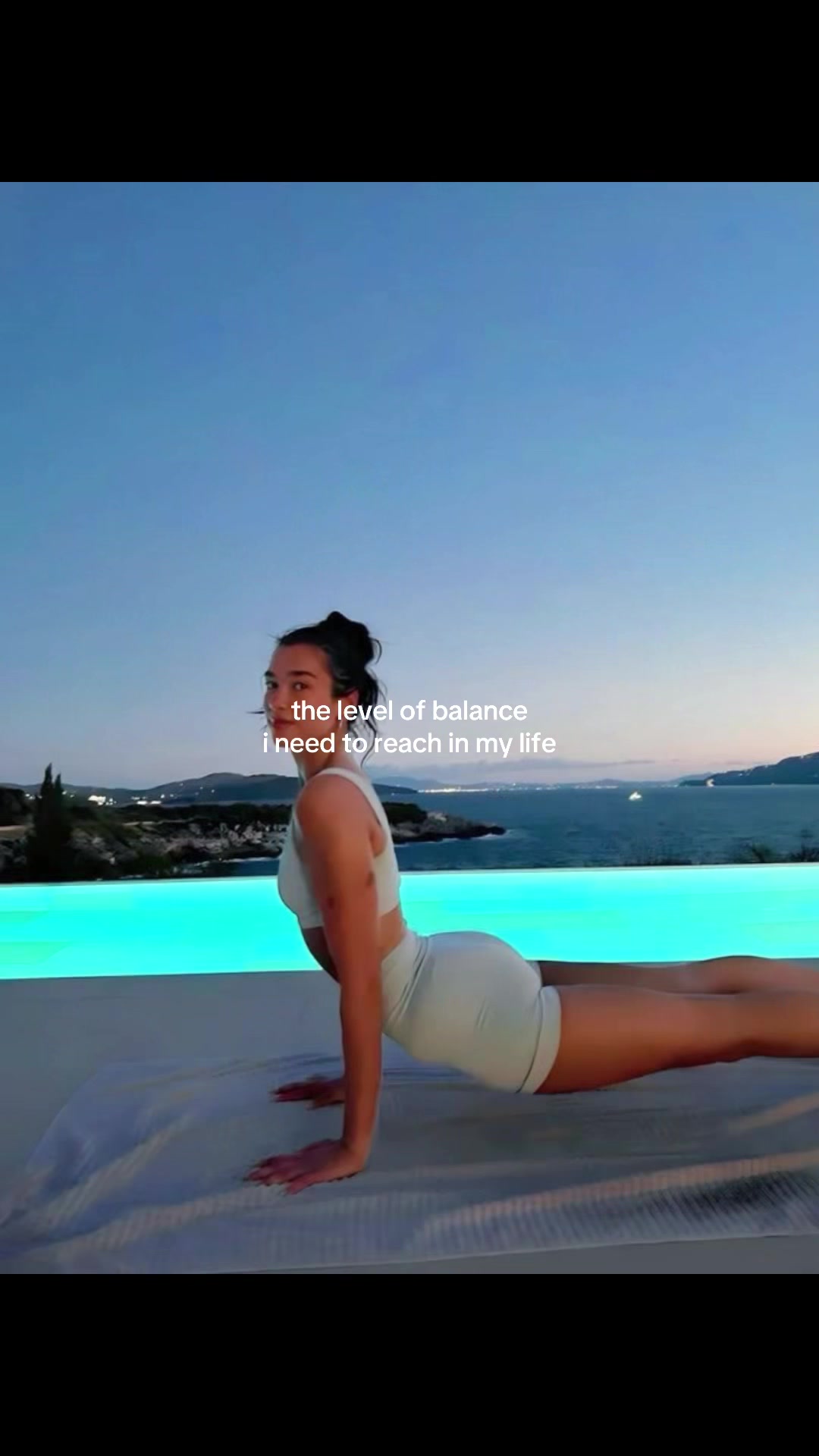 @✶