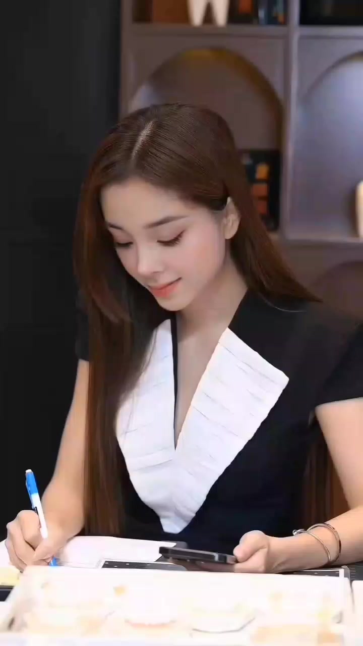 @𝗔𝗻𝗴𝗲𝗹𝗮 𝗖𝗮𝗻𝗱𝗶𝗰𝗲
