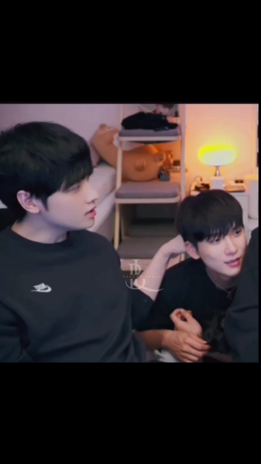 @Random Fans ๐ซ