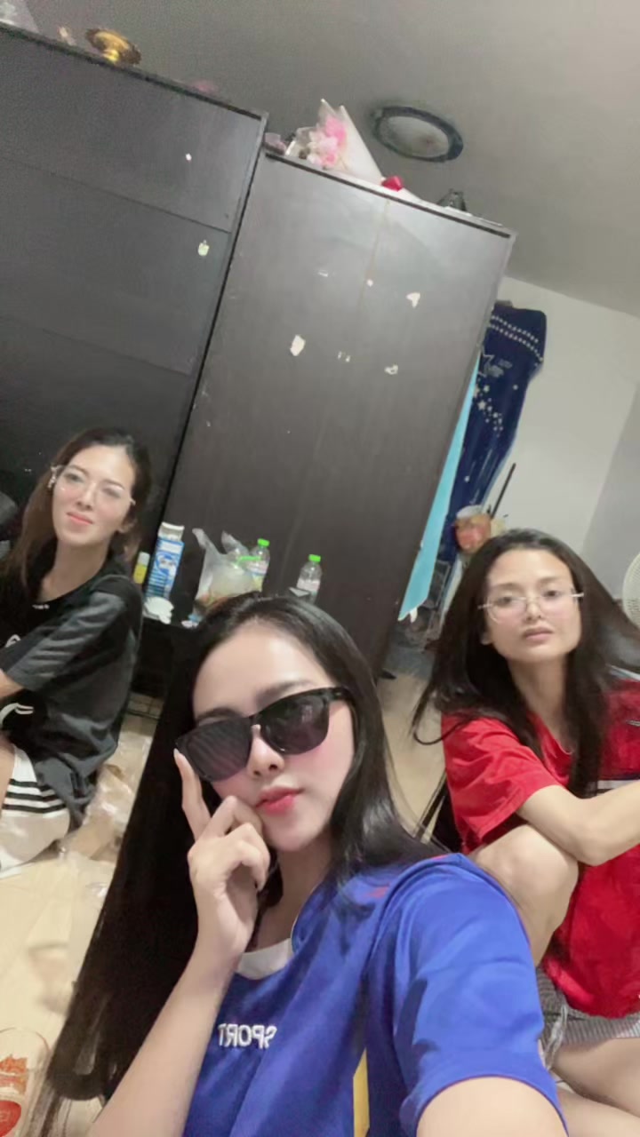 @Praewwee
