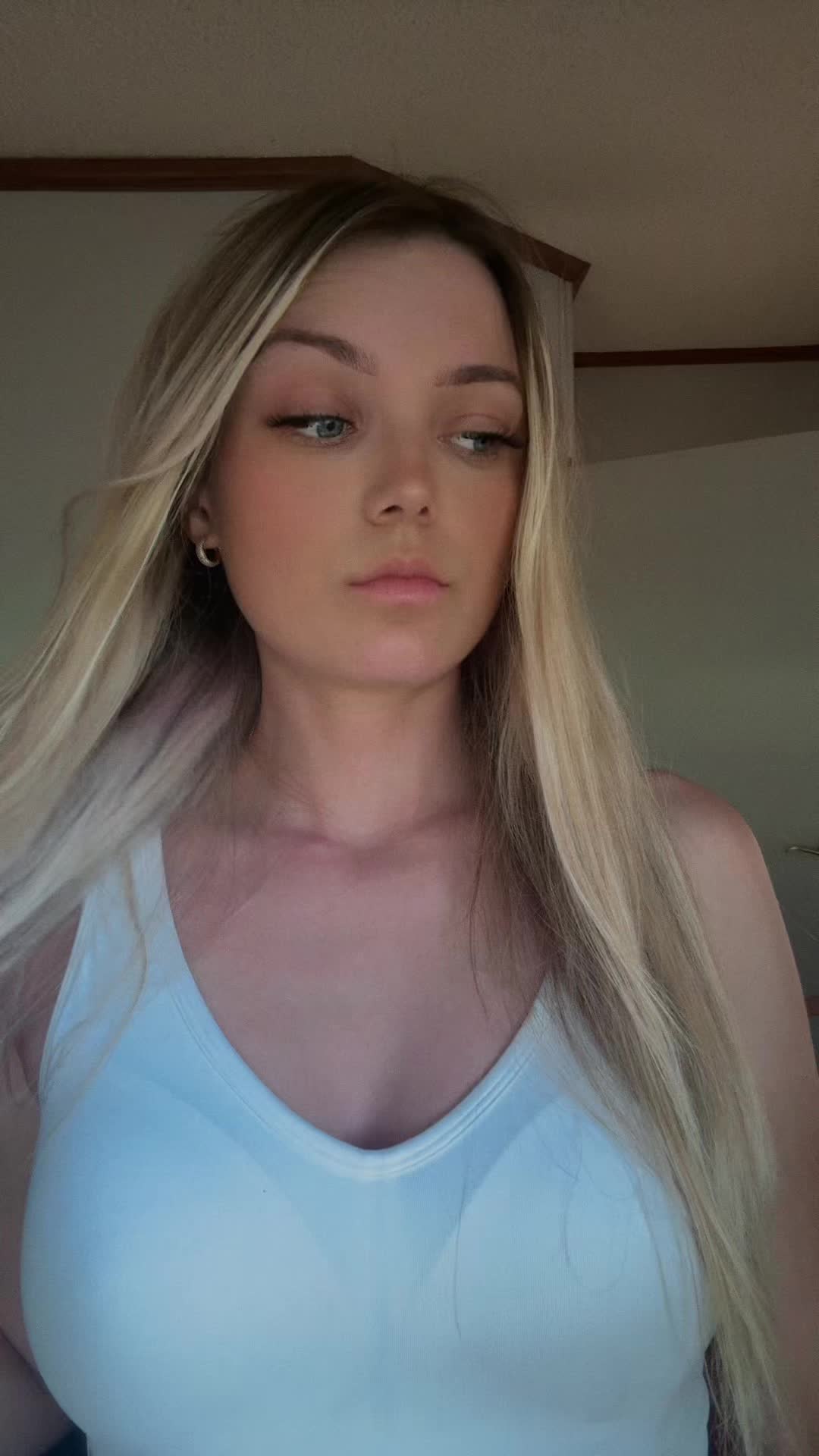 @Bella