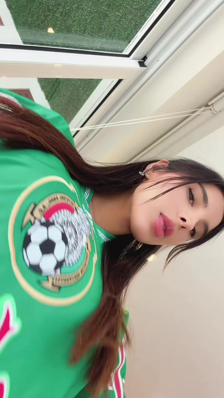 @Mayadekeukeleere