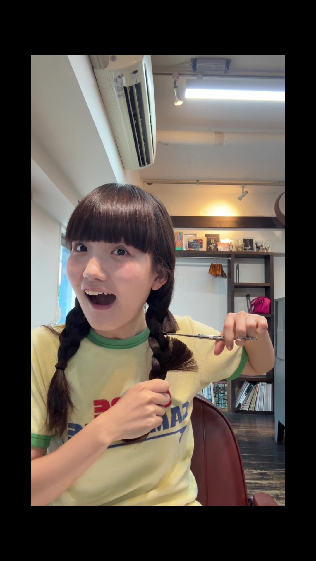@シュウ