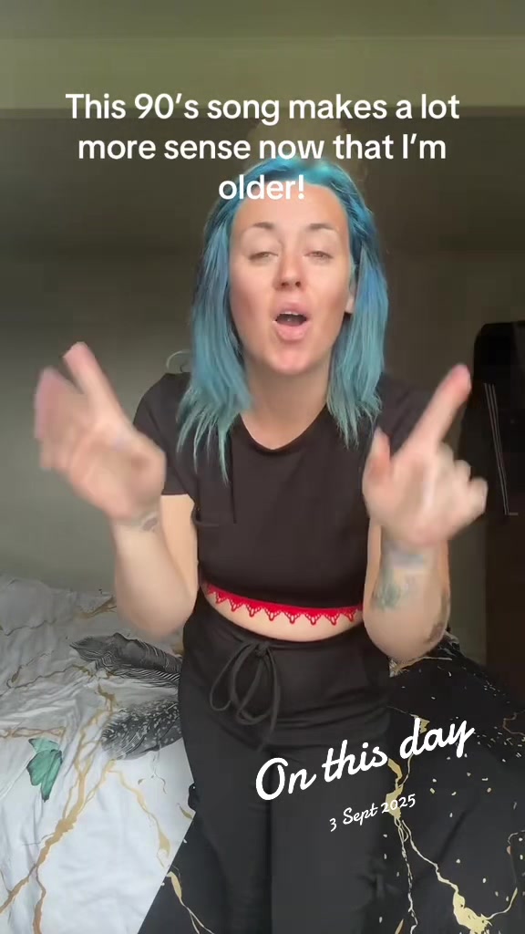 @Holly🦋🦄