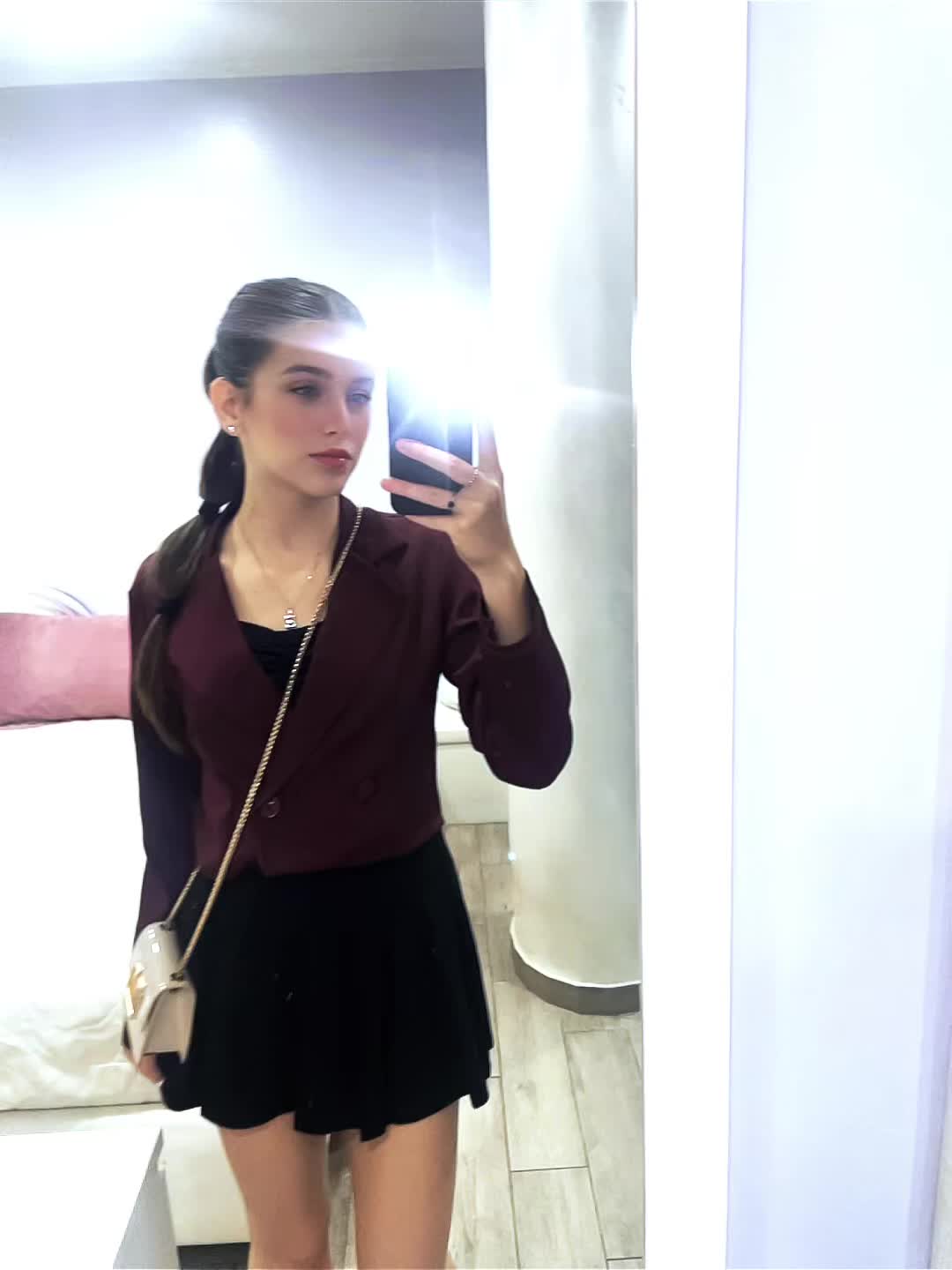 @👧🏽🎀