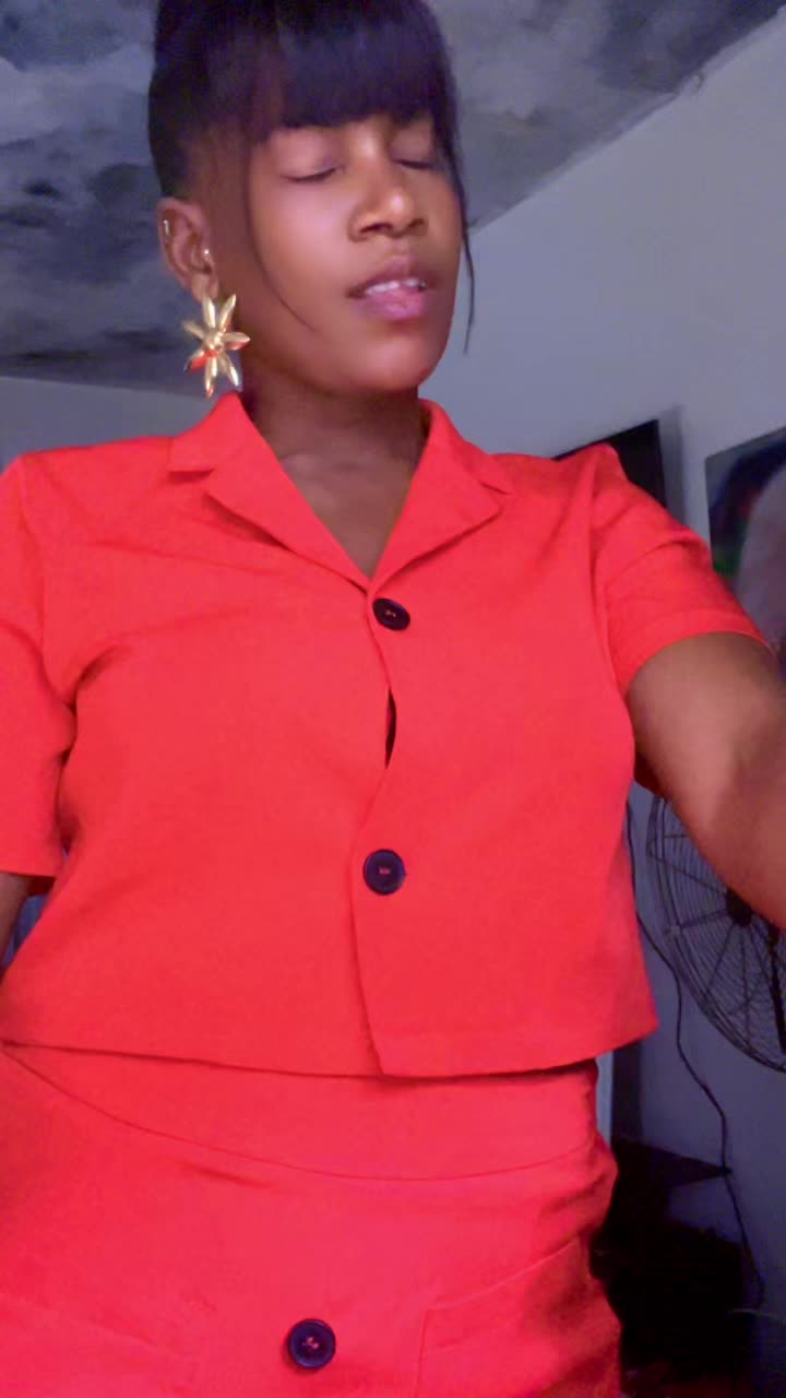 @Sarah Muzi la star