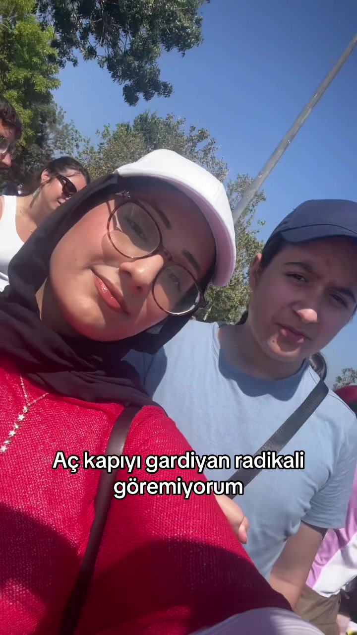 @Ayşegül