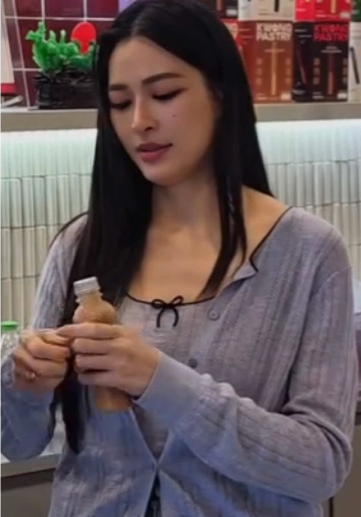 @900605