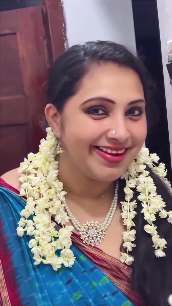 @)(সুমি চোীধুরী)(