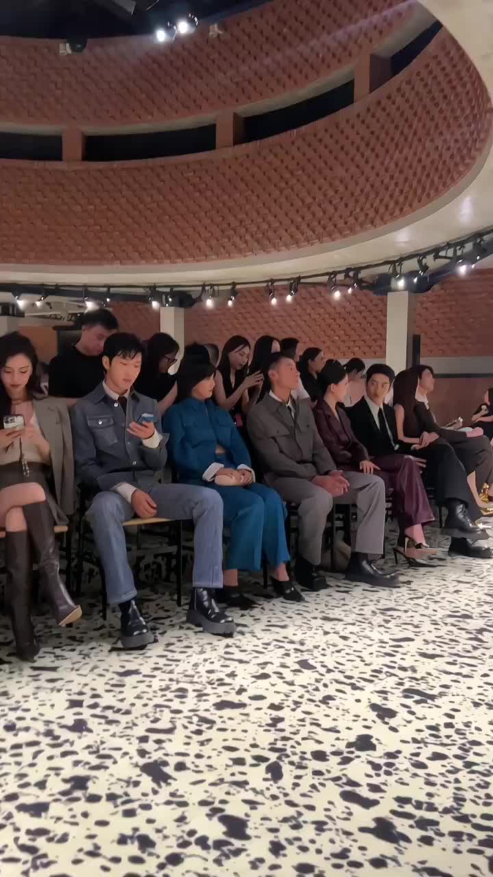 @露露