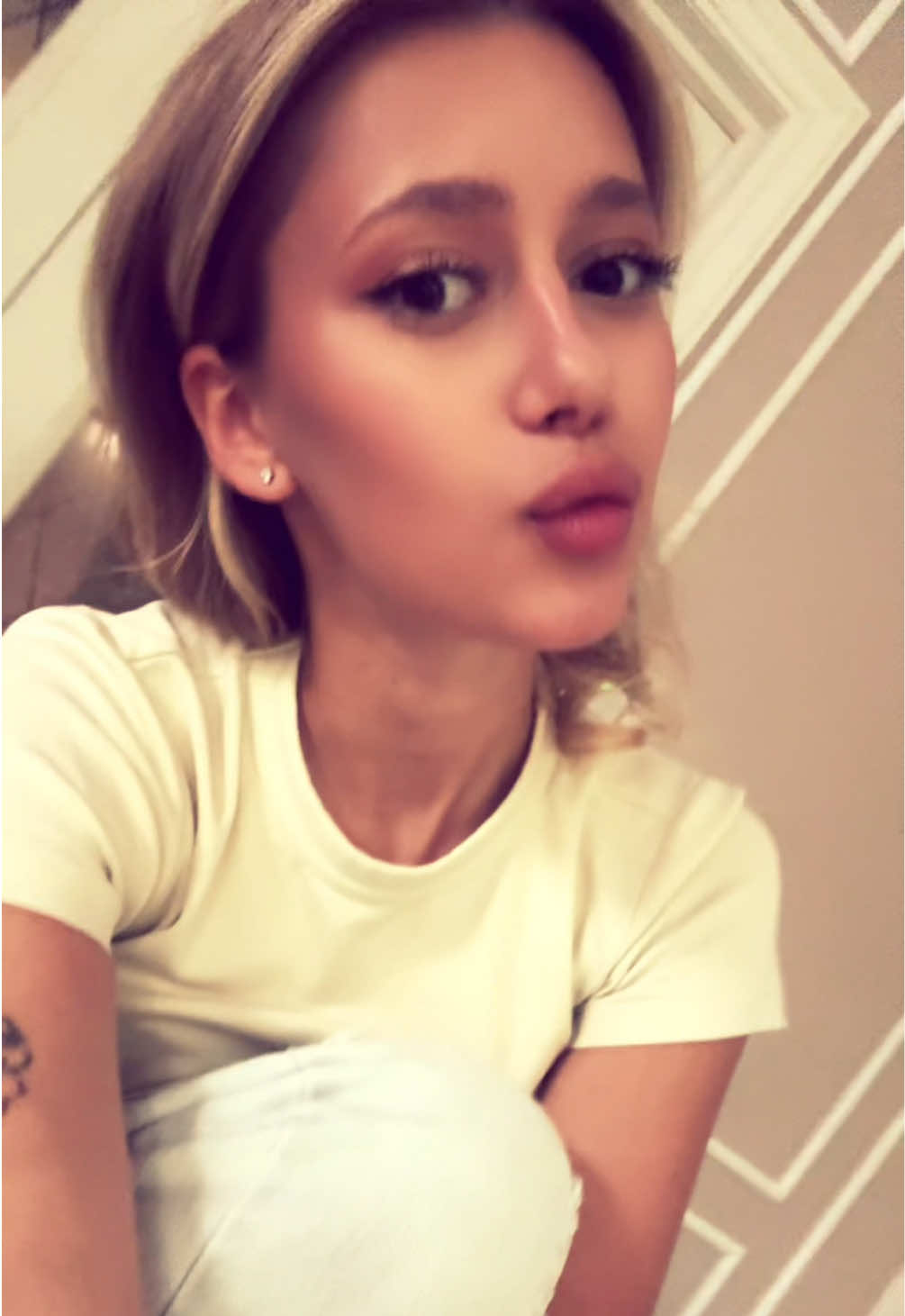 @𝙴