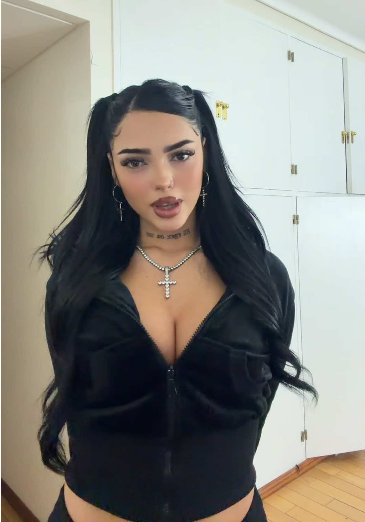 @Valentina Goldzen