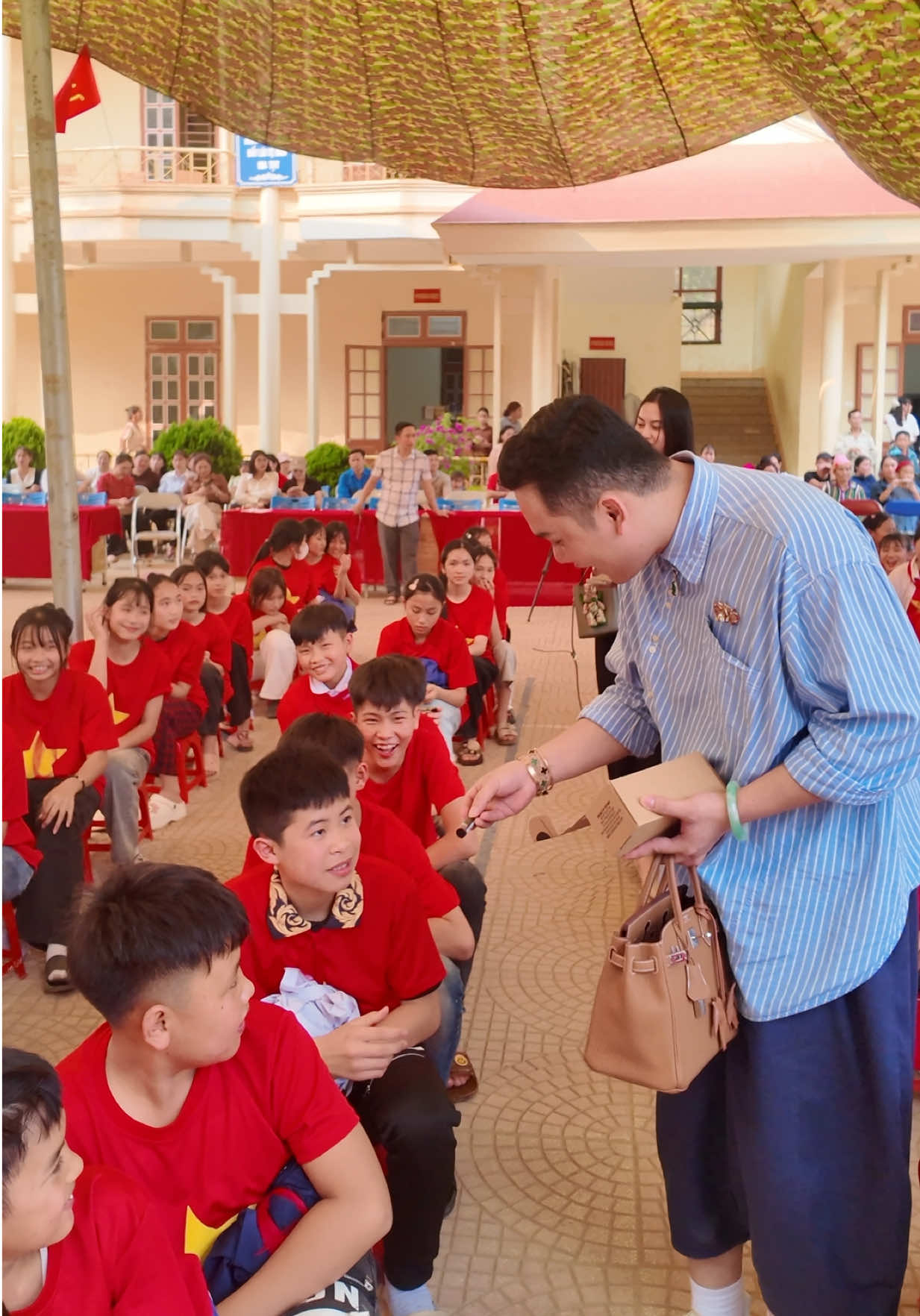 @C&ocirc; Học Chăm Da