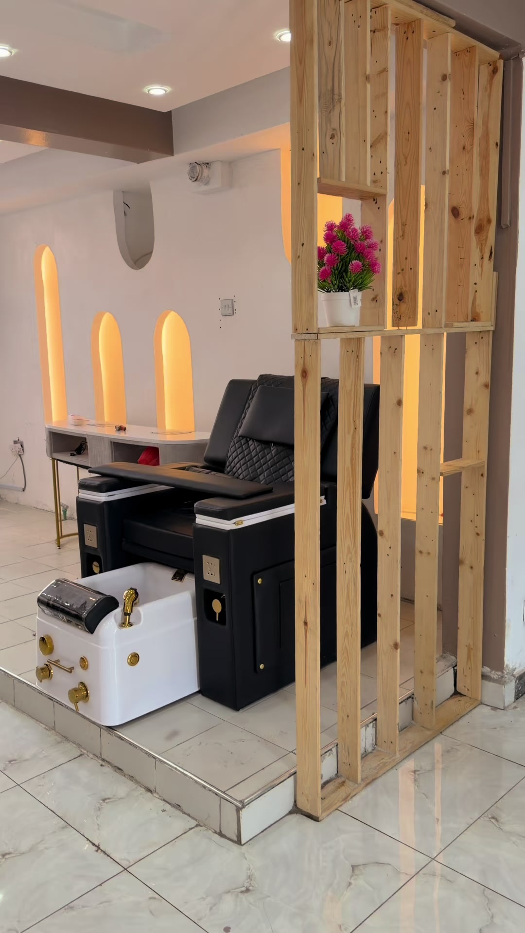 @GEECURLY SALON