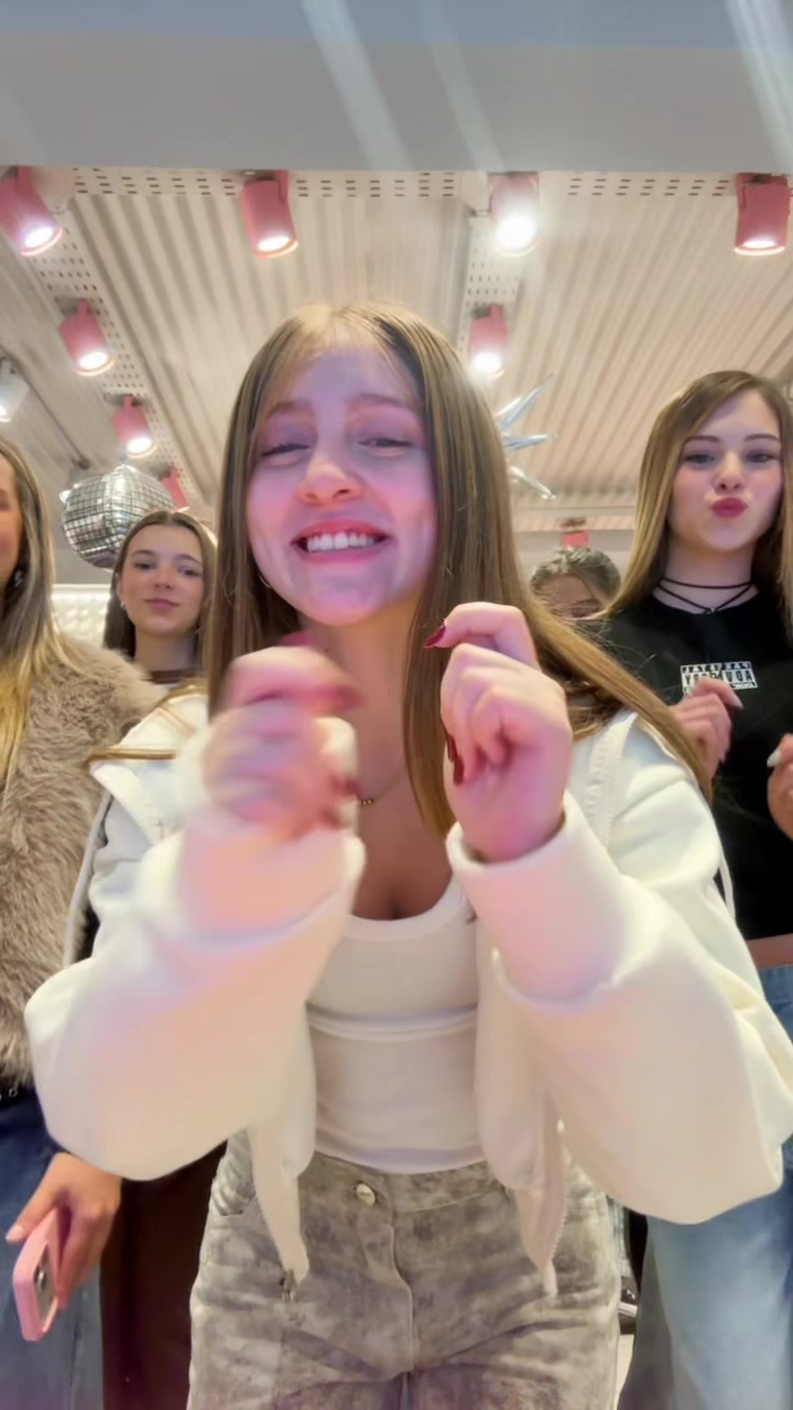 @𝒵𝑜𝑒𝓀𝓊𝓃𝒾𝓈𝒸𝒽𝒾