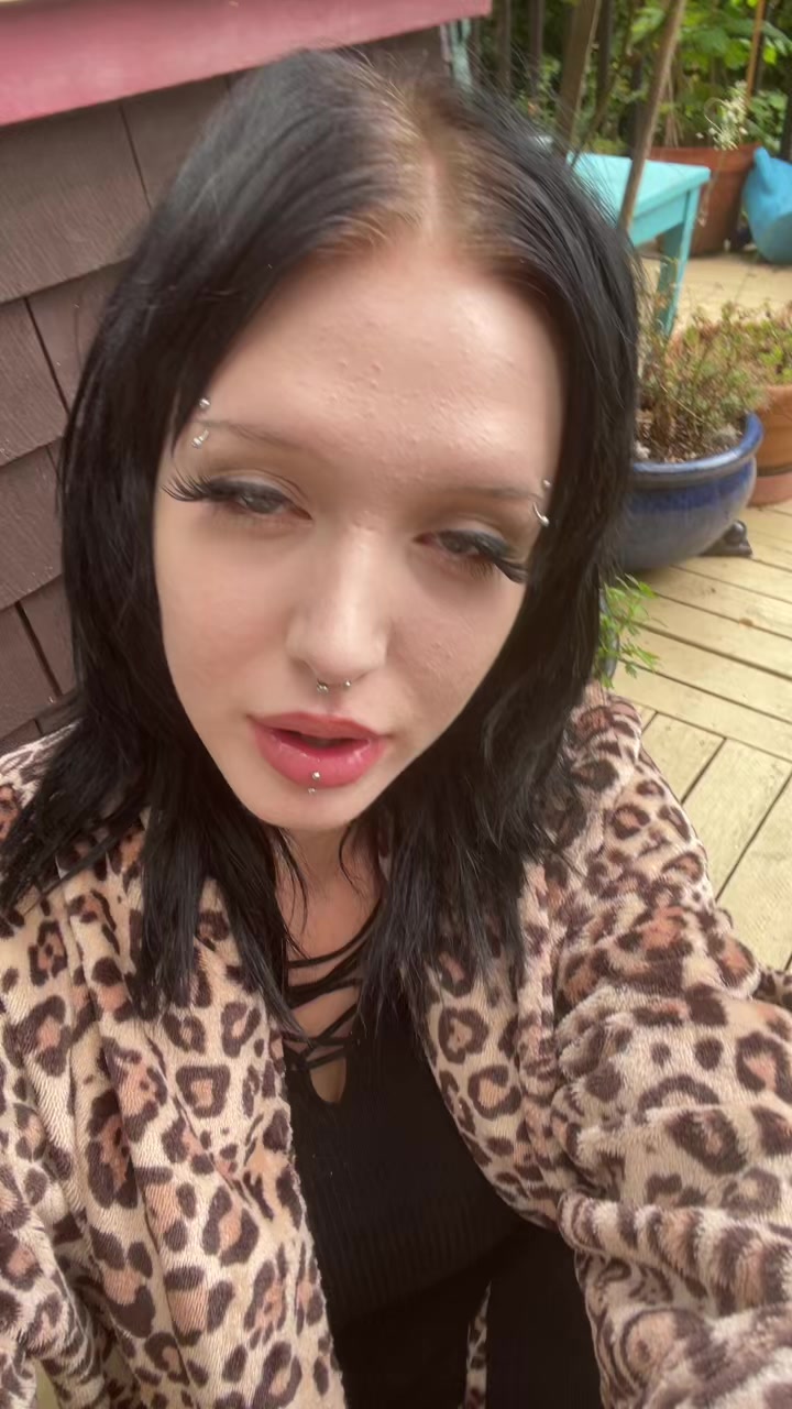 @Gothicloverdoll
