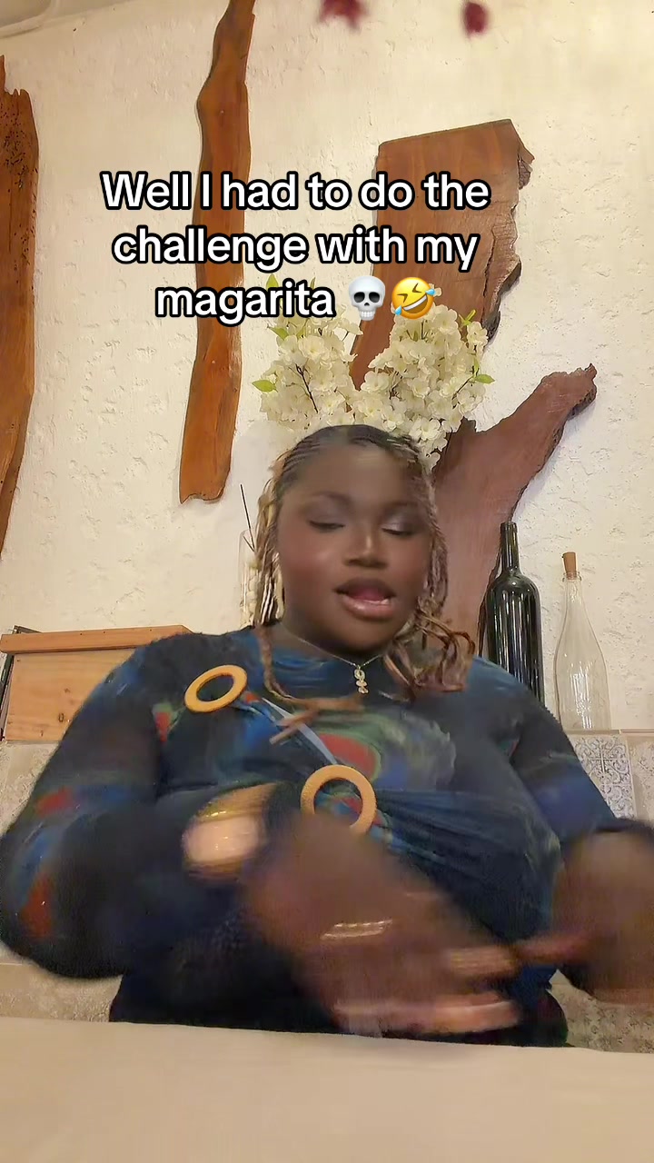 @👾