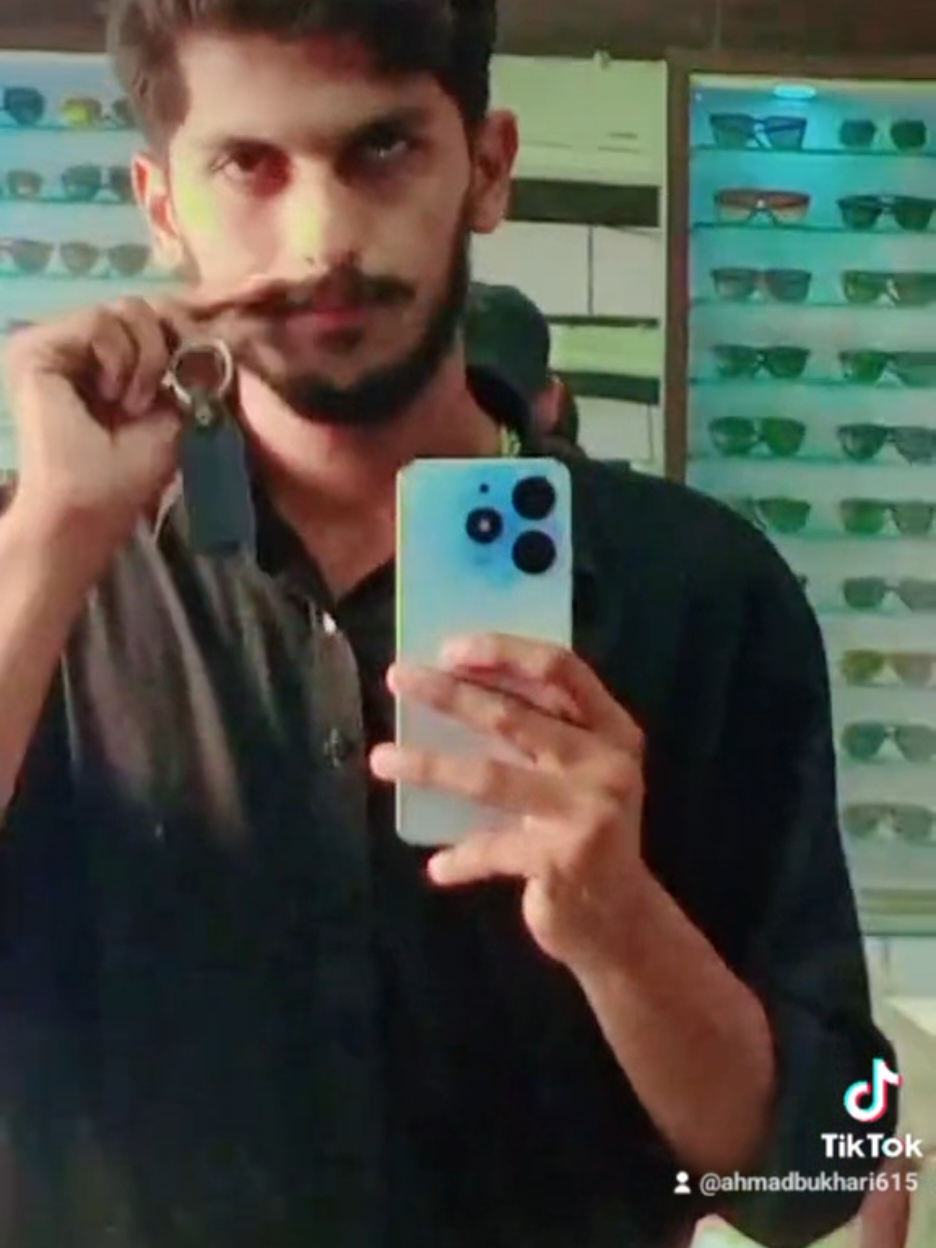 @Sarکاri Loog 💪🏻♥️ 🇵🇰
