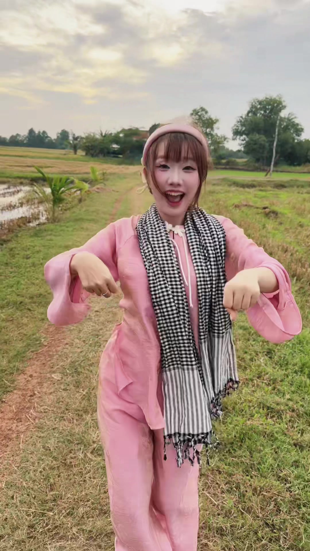 @𝓗𝓪̀ 𝓥𝓲 🌷