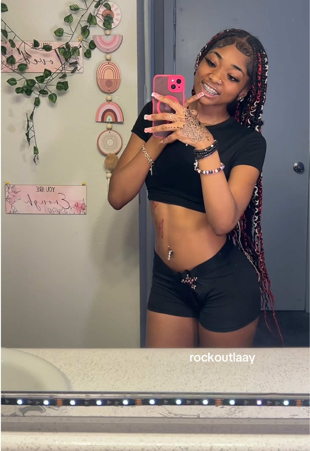 @rockoutlaay