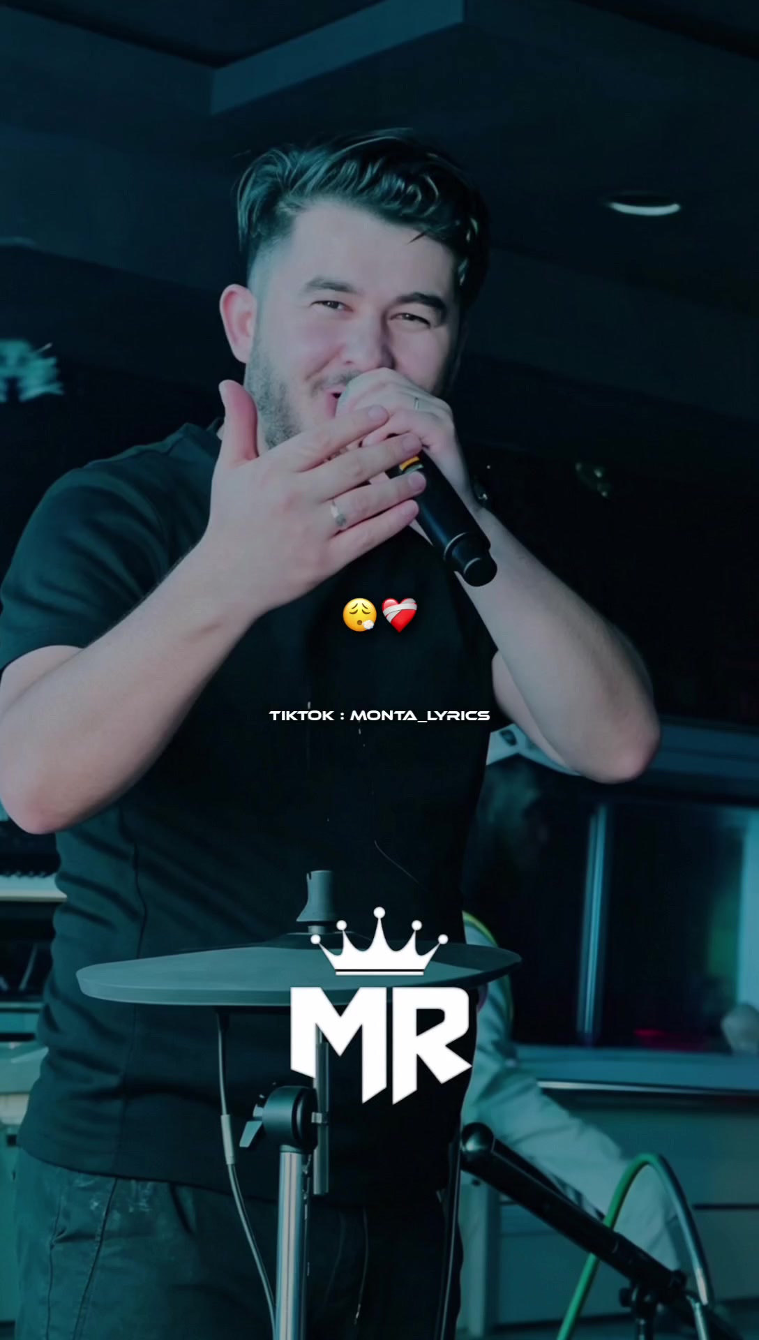 @𝙈𝙤𝙣𝙩𝙖 𝙇𝙮𝙧𝙞𝙘𝙨 🥇