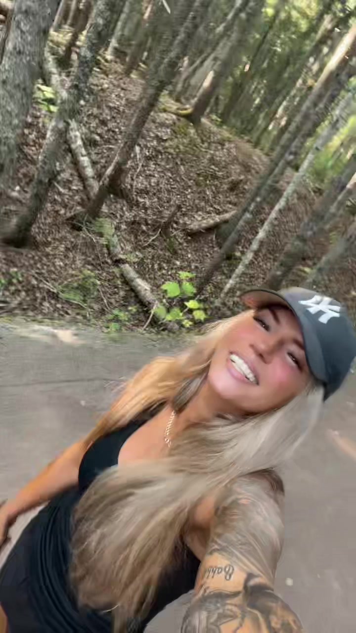 @cryssleb_
