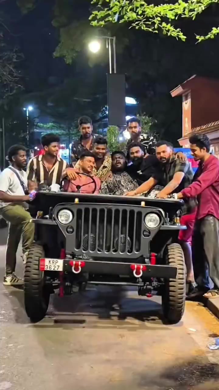 @🤍 CoMrAdE &hearts;️
