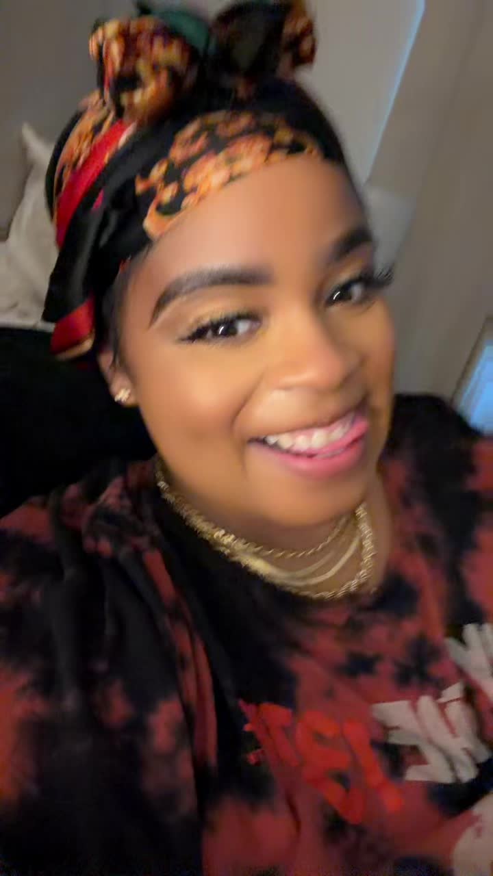 @Voluptuous Hottie 👅