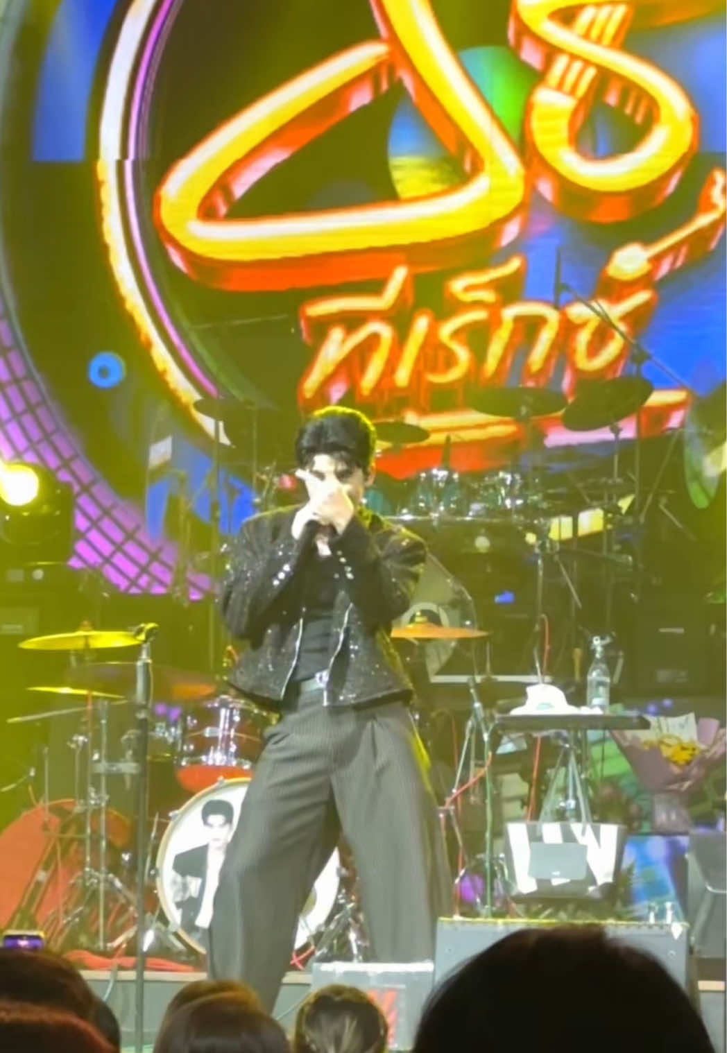 @ธีร์ ทีเร็กซ์