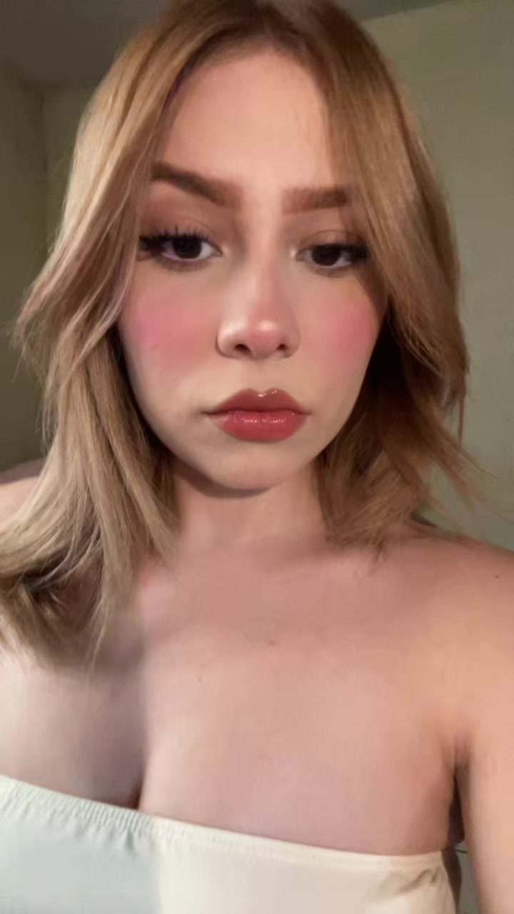 @iamlyndseyy