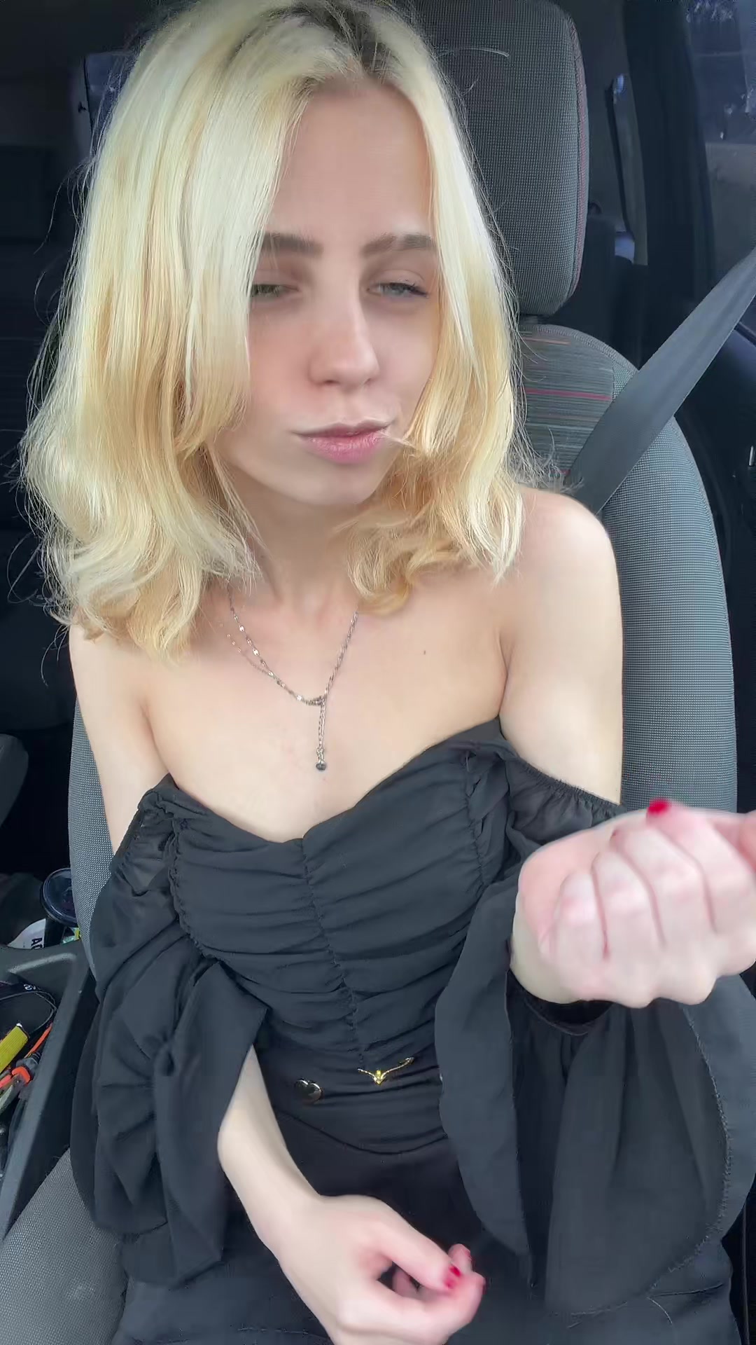 @Little_evil