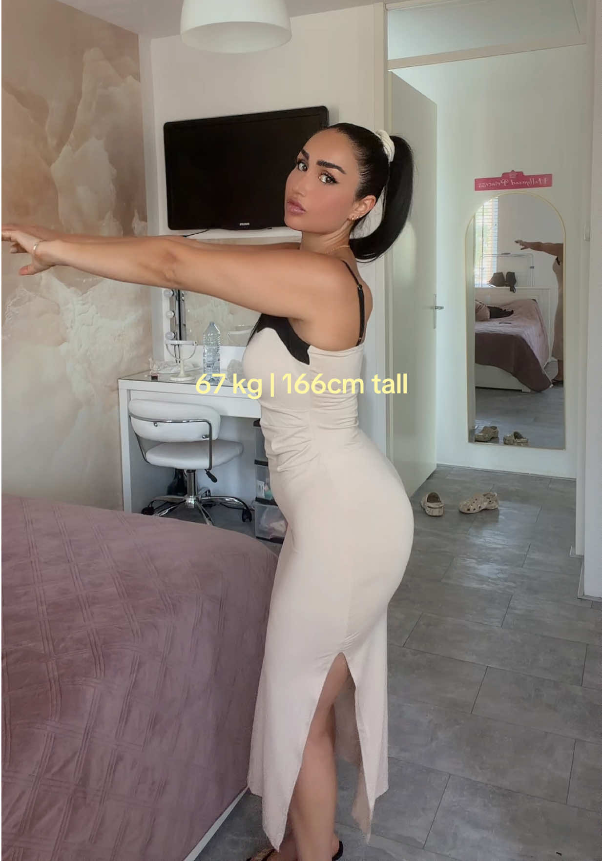 @EllxFit
