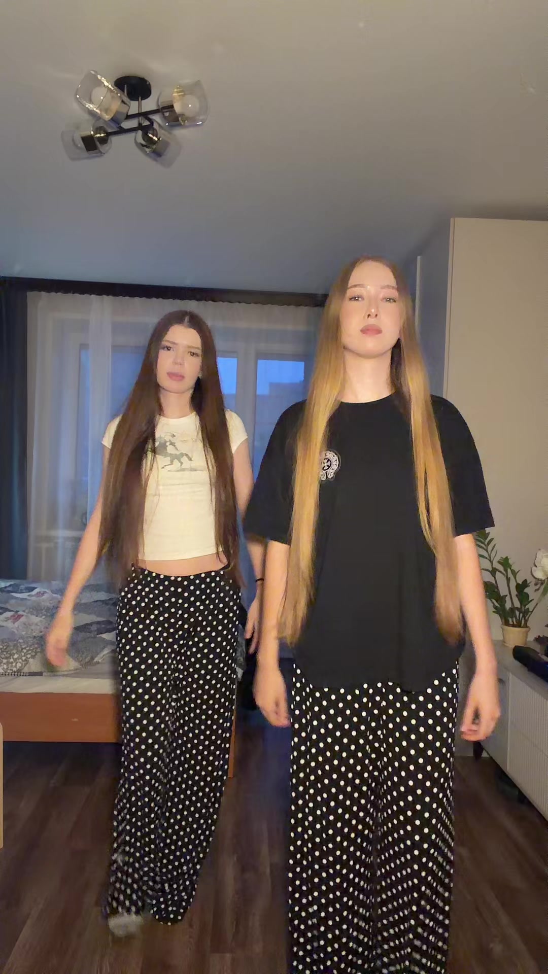@👩🏼👩🏽