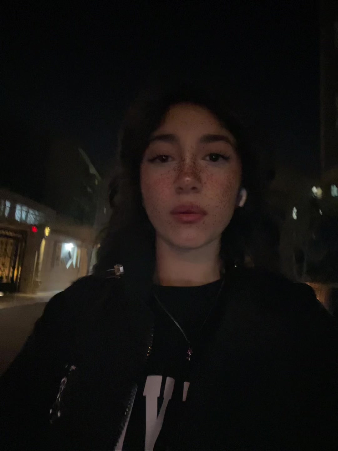 @𝒟