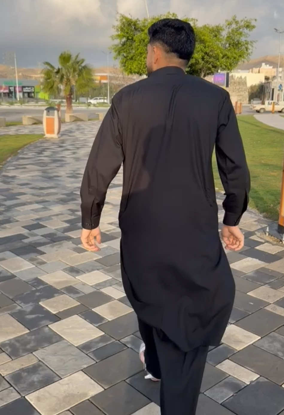 @حسنِین راجہ 🌴
