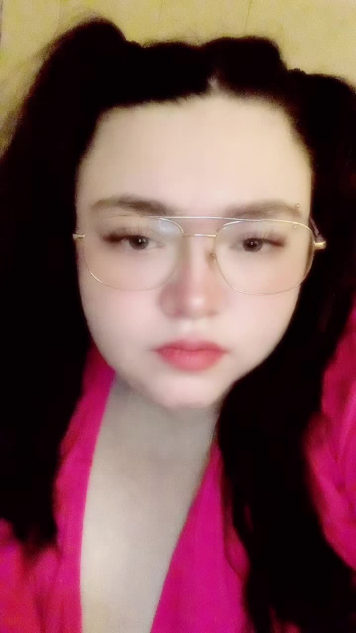 @FluffiBuniTushie