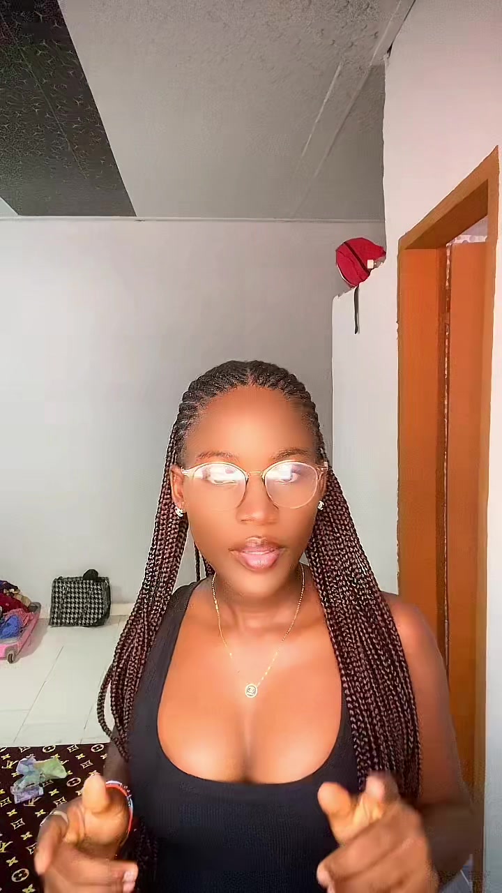 @CHEZ MISS HELENA 🛍💋🇨🇮