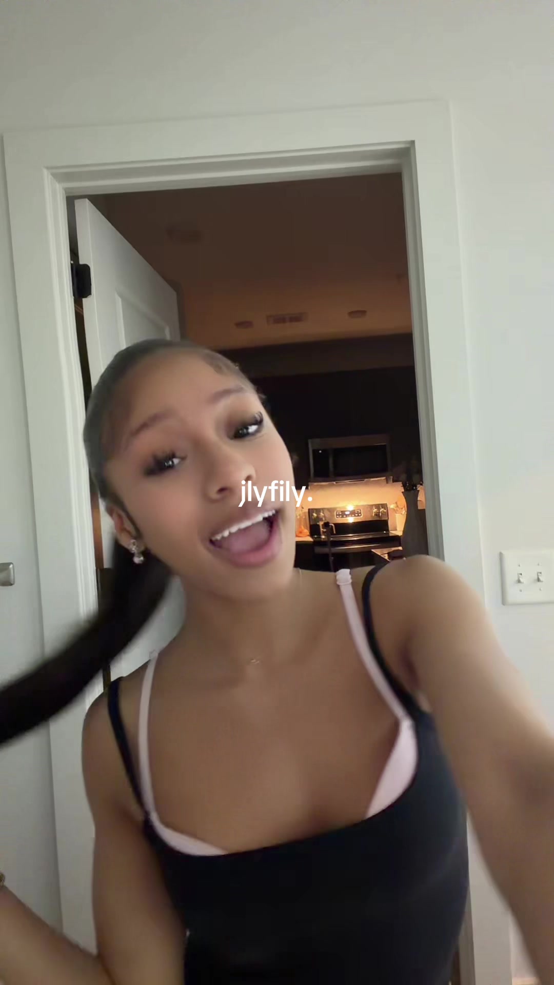 @YonikaaW