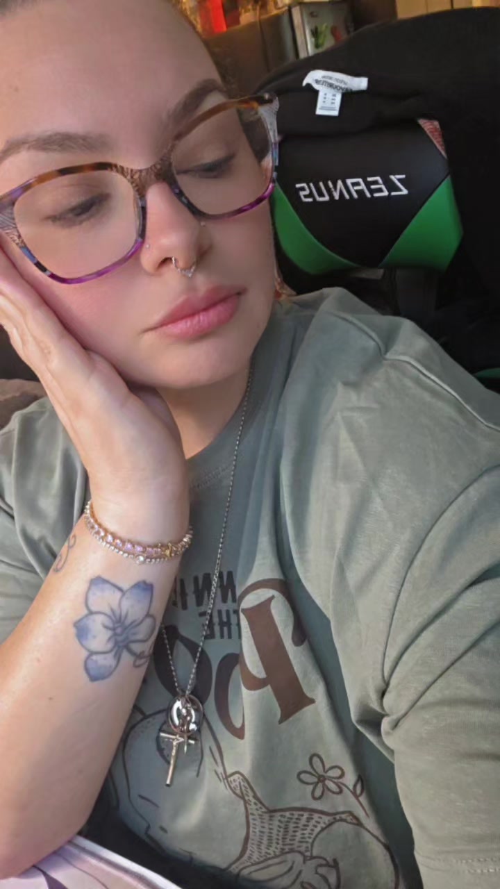 @itz_dani_dee 📚