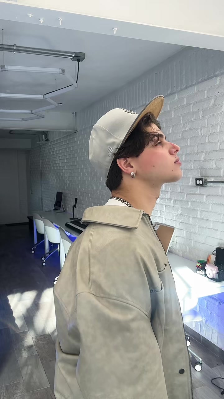 @Elísant