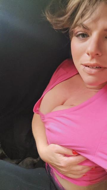 @EmzyXoxo