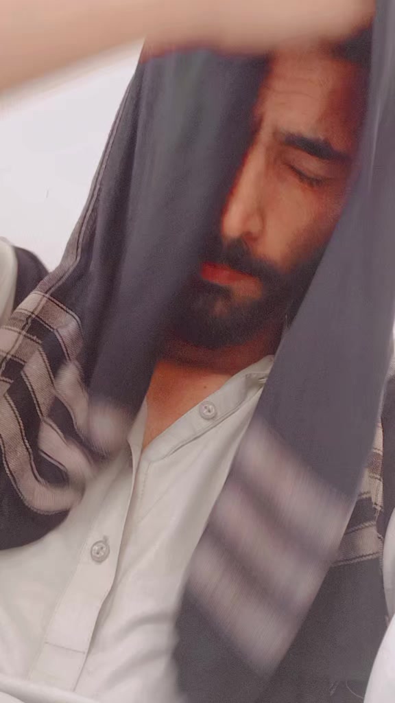 @MALIK✅