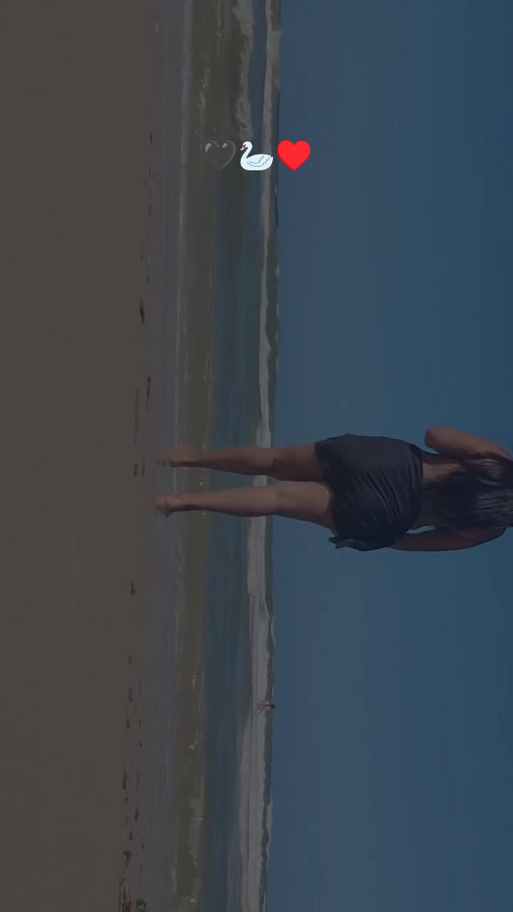 @Aniasharmaa.