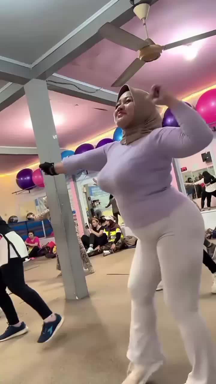 @hotmoms