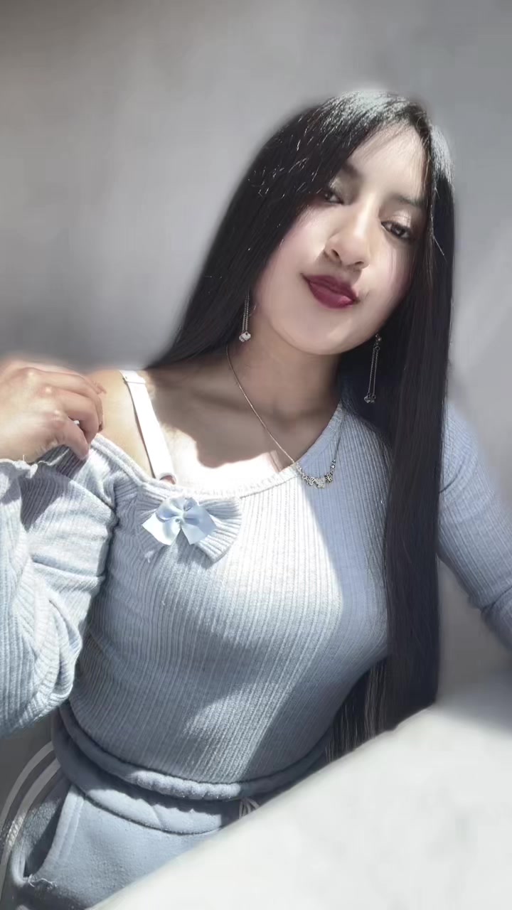 @Sîľ~vîä🦋