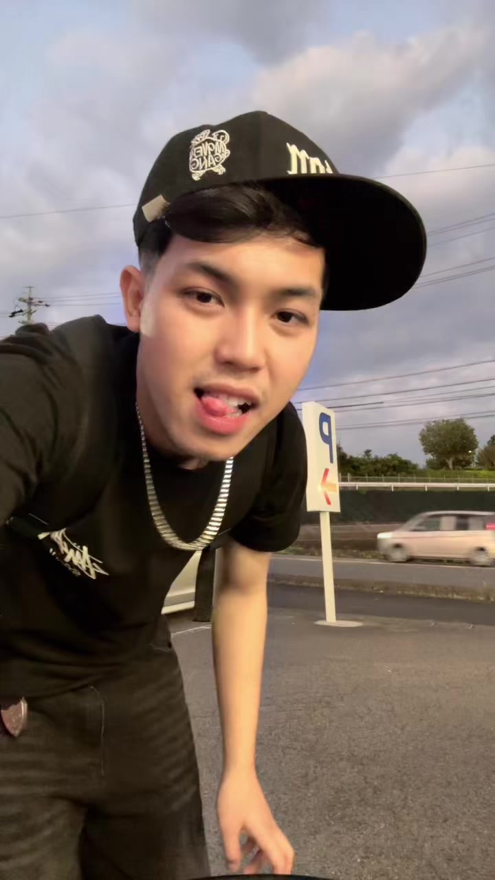 @๐๐ง๐ฆ๐จ็ฑ